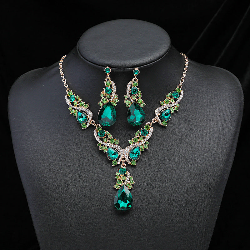 Wholesale Retro exaggerated necklace and earring set